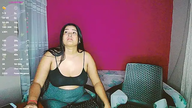 Snapshot of violeta_rous chatting on 02.18.25 violeta rous online show from 02.18.25