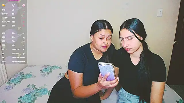 Snapshot of violeta_rous chatting on 03.19.25 violeta rous online show from 03.19.25