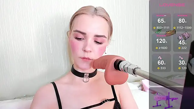 Kaya Devis online show from 02.24.25