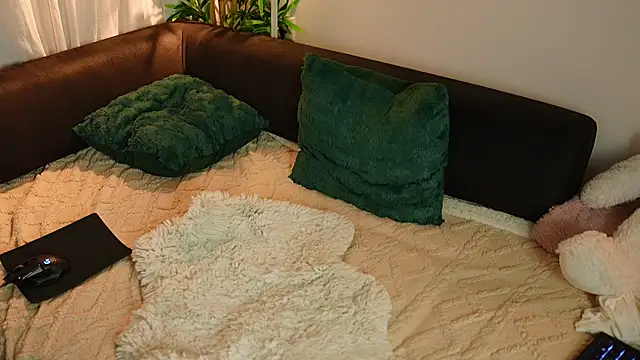 Snapshot of mbcaanna chatting on 12.22.24 mbcaanna online show from 12.22.24