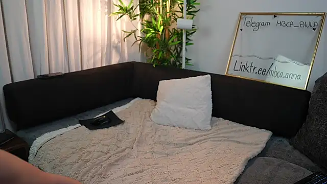 Snapshot of mbcaanna chatting on 02.28.25 mbcaanna online show from 02.28.25