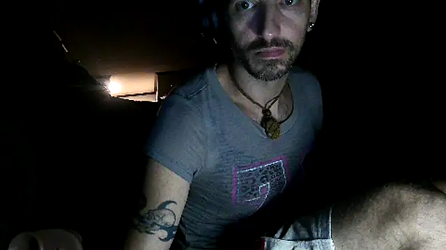 Snapshot of Bi_curious86 chatting on 09.26.25 Bi curious86 online show from 09.26.25