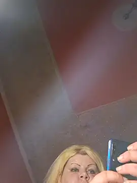 Snapshot of ducicsajsziii chatting on 01.10.25 ducicsajsziii online show from 01.10.25