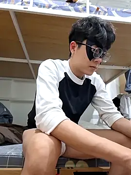 Gwencloudy online show from 04.17.26