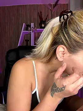 Snapshot of sofiah_ chatting on 01.10.26 sofiah online show from 01.10.26