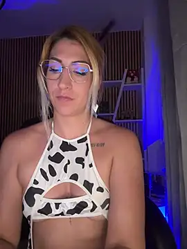 sofiah  online show from 04.18.26