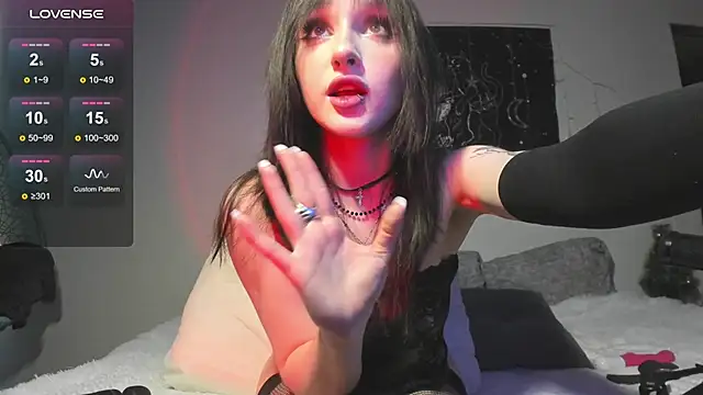 JuliaVangg 19 online show from 04.14.26