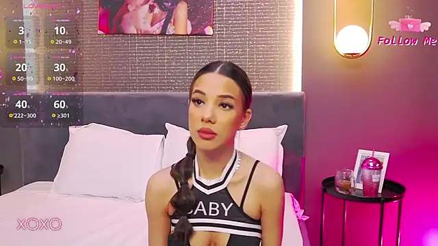 Snapshot of LaraKent chatting on 02.02.25 LaraKent online show from 02.02.25