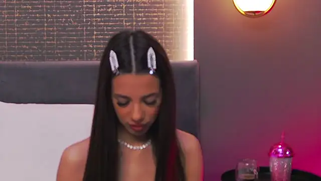 Snapshot of LaraKent chatting on 02.05.25 LaraKent online show from 02.05.25