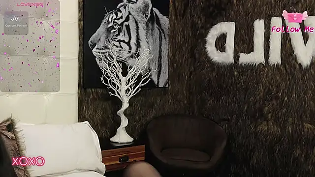 Snapshot of LaraKent chatting on 02.16.25 LaraKent online show from 02.16.25