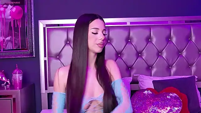 Snapshot of LaraKent chatting on 03.14.25 LaraKent online show from 03.14.25