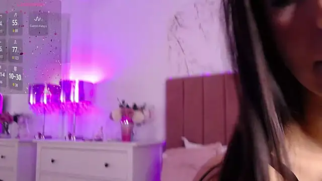 Snapshot of LaraKent chatting on 11.14.25 LaraKent online show from 11.14.25