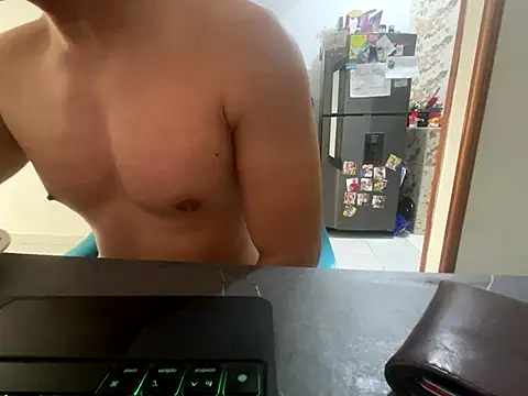 Snapshot of andresmb12 chatting on 10.28.25 andresmb12 online show from 10.28.25