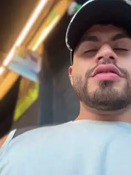 Snapshot of Juan_Castano chatting on 01.19.25 Juan Castano online show from 01.19.25