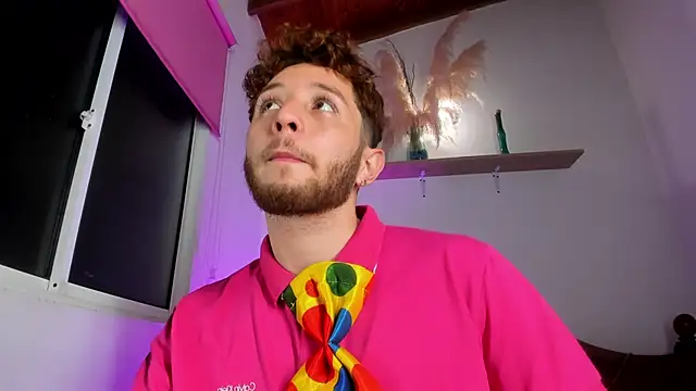 Snapshot of Juan_Castano chatting on 10.31.25 Juan Castano online show from 10.31.25