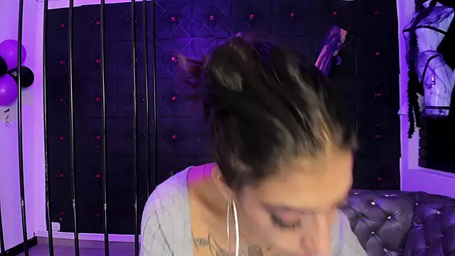 TeennNaugthy18 online show from 10.26.25