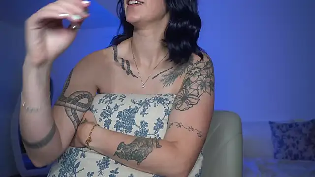 Snapshot of greydesire chatting on 10.10.25 greydesire online show from 10.10.25