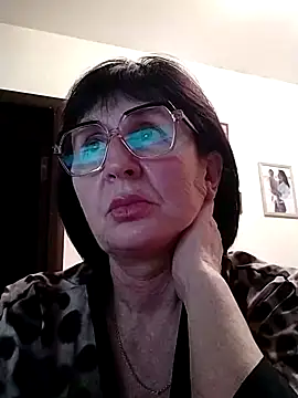 Snapshot of AlbinaXPretty chatting on 12.22.24 AlbinaXPretty online show from 12.22.24