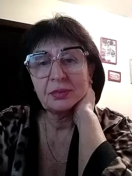 Snapshot of AlbinaXPretty chatting on 12.29.24 AlbinaXPretty online show from 12.29.24