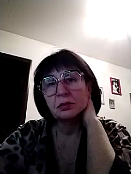 Snapshot of AlbinaXPretty chatting on 12.31.24 AlbinaXPretty online show from 12.31.24