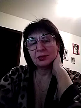 Snapshot of AlbinaXPretty chatting on 01.26.25 AlbinaXPretty online show from 01.26.25
