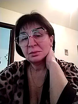 Snapshot of AlbinaXPretty chatting on 02.09.25 AlbinaXPretty online show from 02.09.25