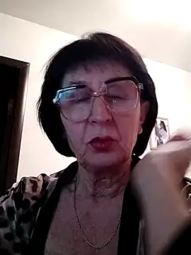 Snapshot of AlbinaXPretty chatting on 02.19.25 AlbinaXPretty online show from 02.19.25