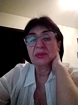 Snapshot of AlbinaXPretty chatting on 03.09.25 AlbinaXPretty online show from 03.09.25
