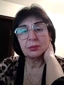 Snapshot of AlbinaXPretty chatting on 03.16.25 AlbinaXPretty online show from 03.16.25
