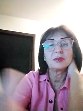 Snapshot of AlbinaXPretty chatting on 09.19.25 AlbinaXPretty online show from 09.19.25