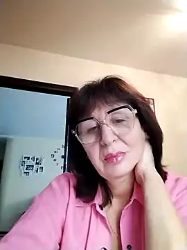 Snapshot of AlbinaXPretty chatting on 10.16.25 AlbinaXPretty online show from 10.16.25