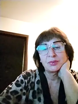 Snapshot of AlbinaXPretty chatting on 10.21.25 AlbinaXPretty online show from 10.21.25