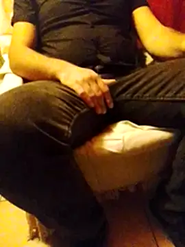 Snapshot of Passivello9 chatting on 11.19.25 Passivello9 online show from 11.19.25