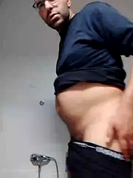 Snapshot of Passivello9 chatting on 11.28.25 Passivello9 online show from 11.28.25