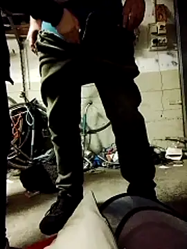 Snapshot of Passivello9 chatting on 12.03.25 Passivello9 online show from 12.03.25