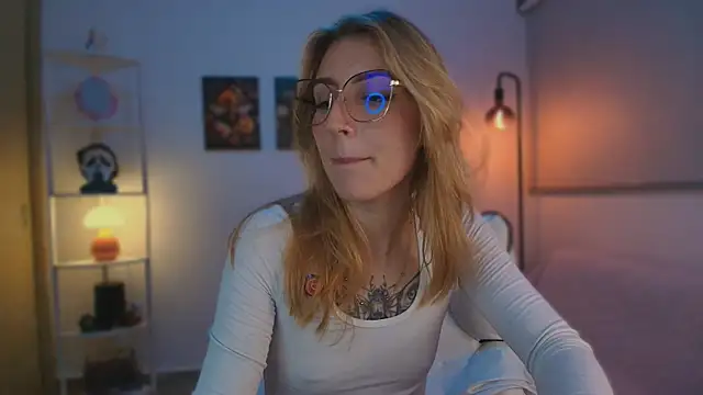 Snapshot of Dakotaa_ chatting on 10.26.25 Dakotaa online show from 10.26.25