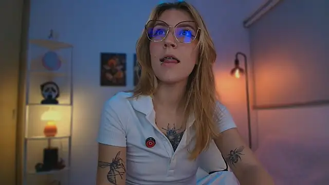 Snapshot of Dakotaa_ chatting on 10.27.25 Dakotaa online show from 10.27.25