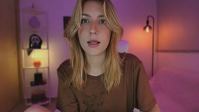 Snapshot of Dakotaa_ chatting on 10.31.25 Dakotaa online show from 10.31.25