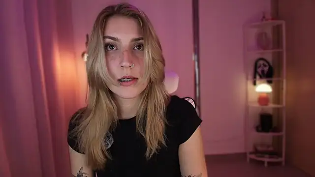 Snapshot of Dakotaa_ chatting on 12.03.25 Dakotaa online show from 12.03.25