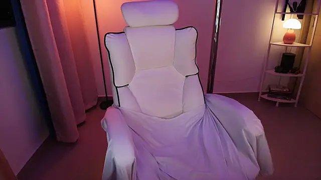 Snapshot of Dakotaa_ chatting on 12.14.25 Dakotaa online show from 12.14.25