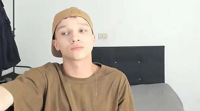 Snapshot of angelcortes chatting on 12.23.24 angelcortes online show from 12.23.24