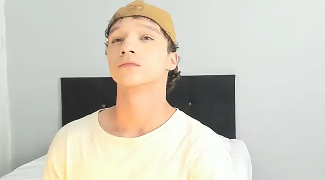 Snapshot of angelcortes chatting on 02.25.25 angelcortes online show from 02.25.25