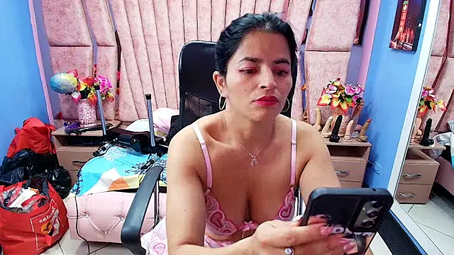 HornySkinny26 online show from 11.20.25