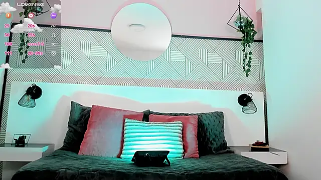 CoralineRicce  online show from 12.17.24