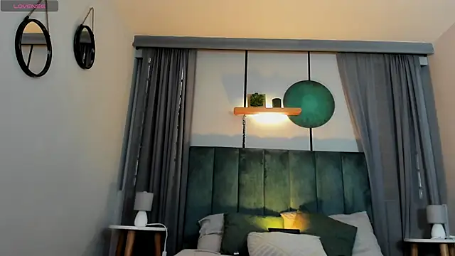 CoralineRicce  online show from 11.21.25