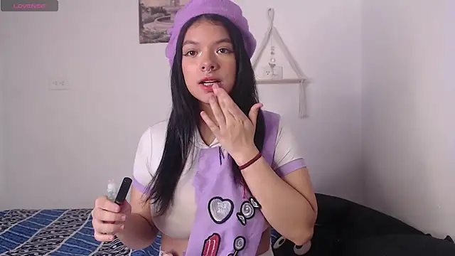 yungelitamor  online show from 02.27.25