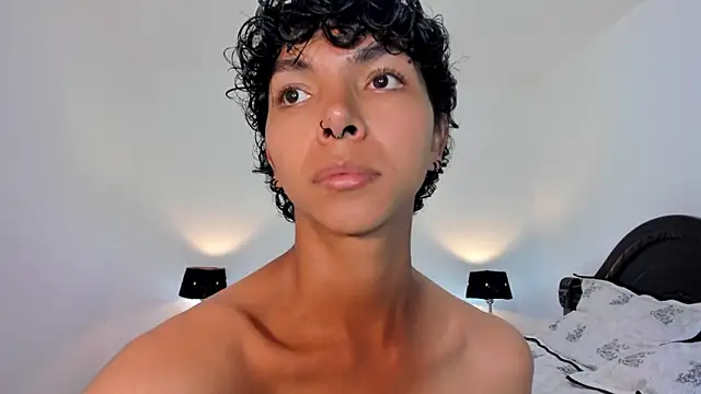 xhenisa  online show from 01.17.25