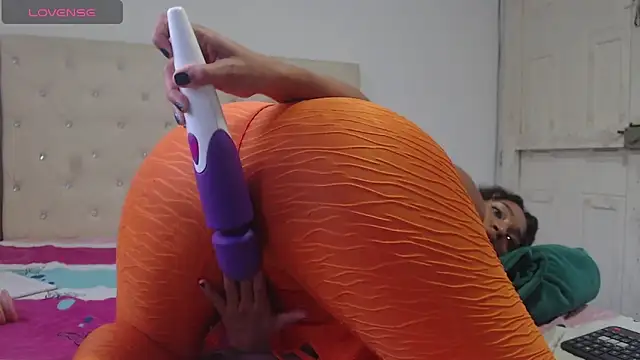 Snapshot of melisacruzz chatting on 12.11.24 melisacruzz online show from 12.11.24