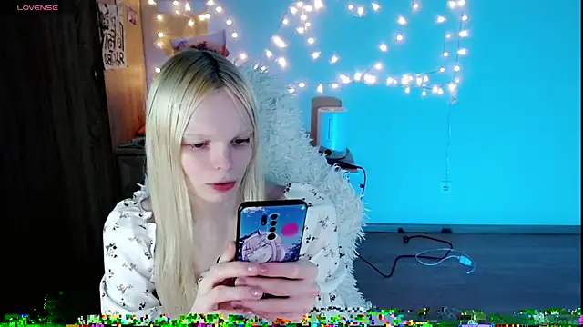 Emily Nyaffee online show from 03.23.25