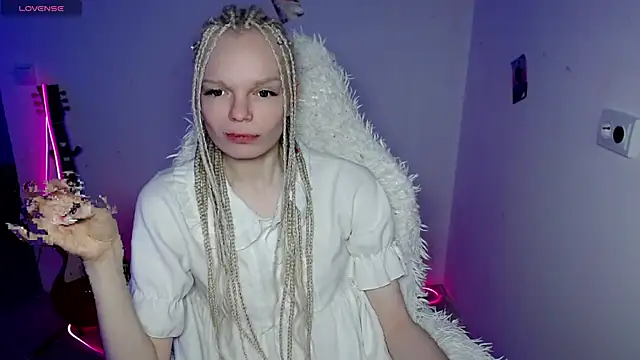 Snapshot of Emily_Nyaffee chatting on 01.05.26 Emily Nyaffee online show from 01.05.26